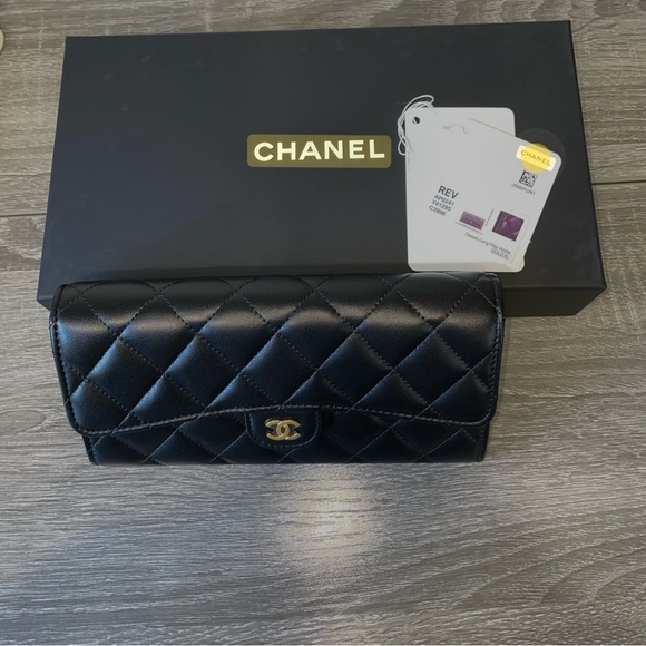 CHANEL Black Quilted Leather Clutch - Picture 5 of 5